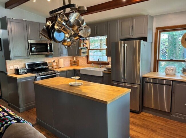 Building Photo - LAKE HOUSE...Furnished & Utilities/Wifi Included