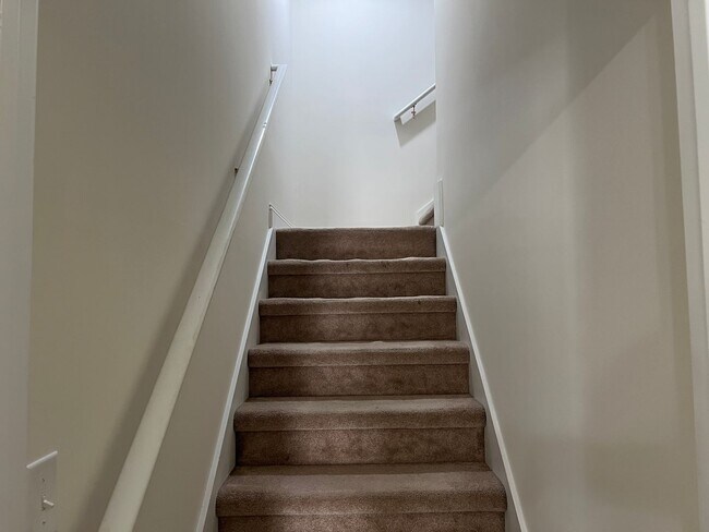 Building Photo - 154 Regency Dr