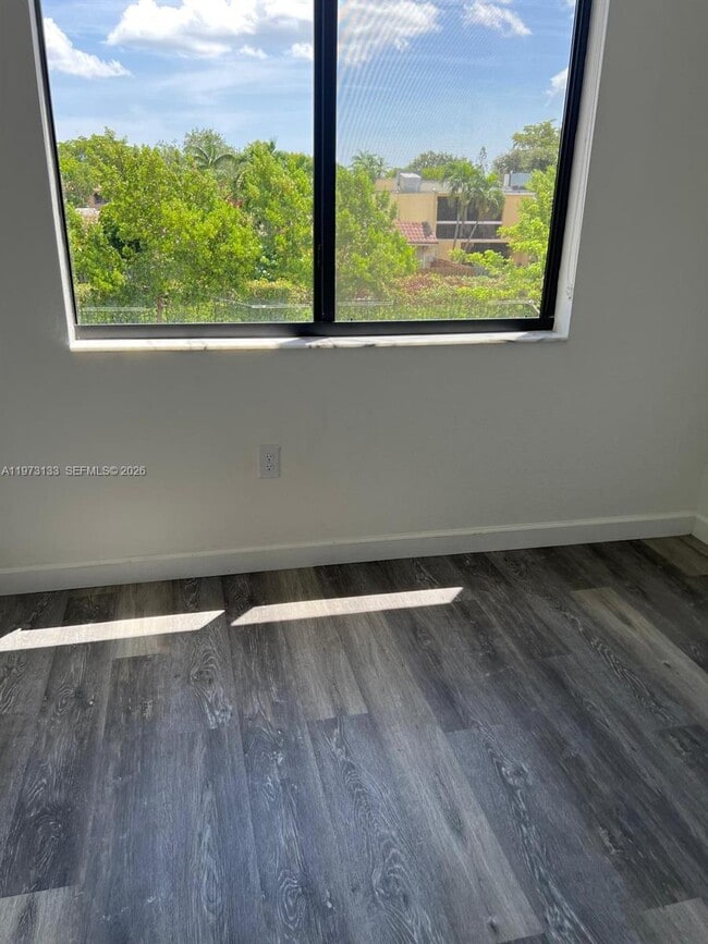 Building Photo - 20564 NE 5 PL