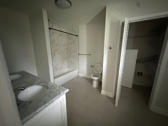 Building Photo - NEWLY RENOVATED 3 BEDROOM, 2 BATH HOME – A...