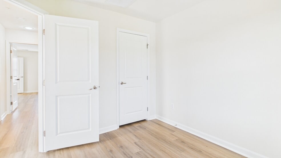 Building Photo - 5423 Saint Rita Dr