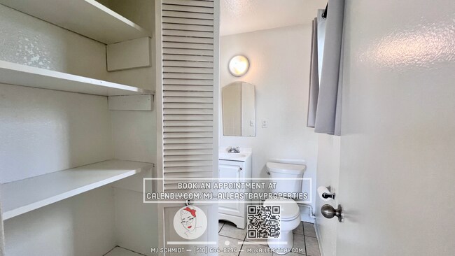 Building Photo - Cozy 1-bdrm, 1-bath in gated complex, incl...