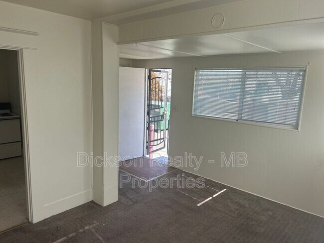 Building Photo - 54 S Wells Ave