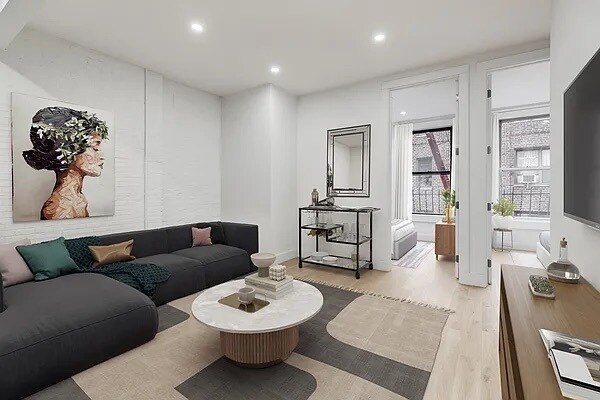 Primary Photo - 321 2nd Ave