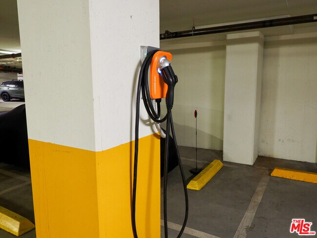 Building Photo - 13700 Marina Pointe Dr