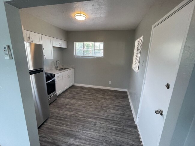 Building Photo - Remodeled Two Bedroom In Desirable Historical Tucson Neighborhood!!