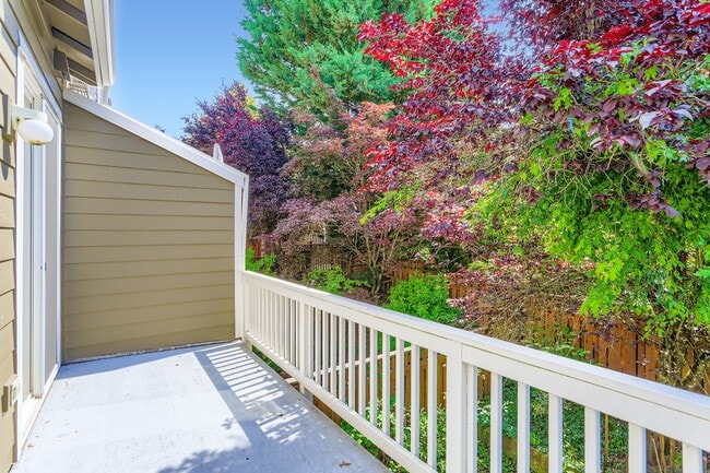 Building Photo - Elegant Forest Heights 3 bedroom, 3 bath Brownstone Home!