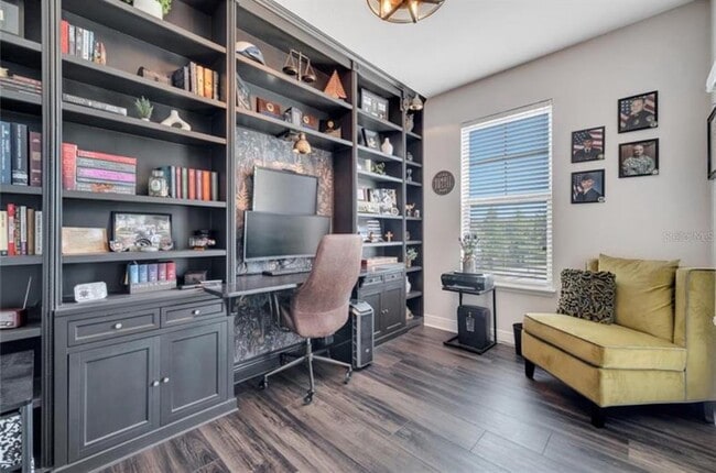 Building Photo - 9997 Town Lake Dr