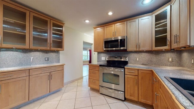 Building Photo - 31 S Tealwood Dr