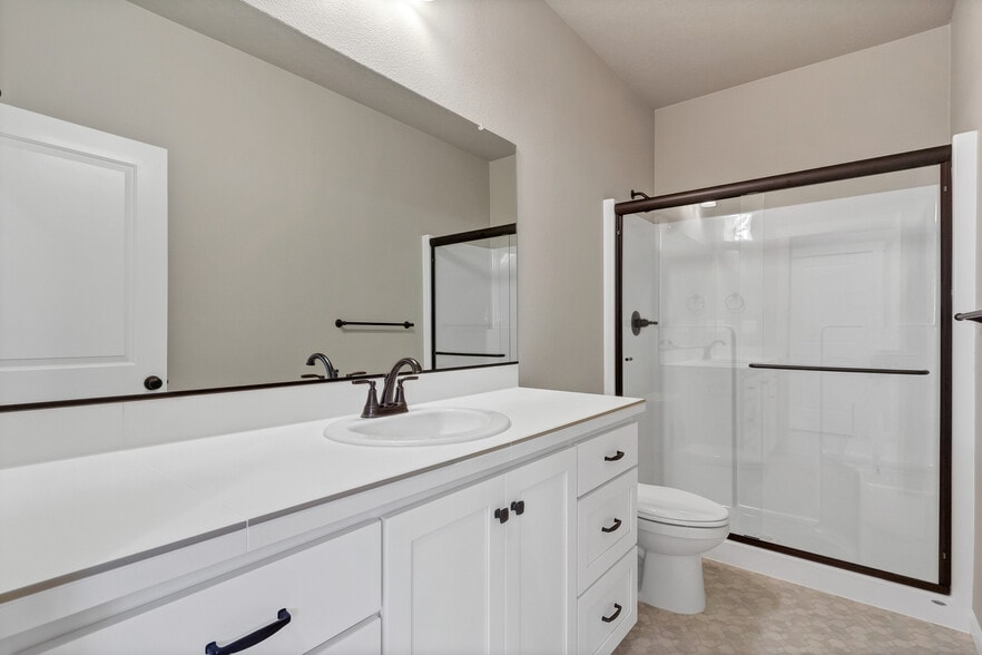 Bathroom (Main Floor) - 2057 Audubon Ave SE
