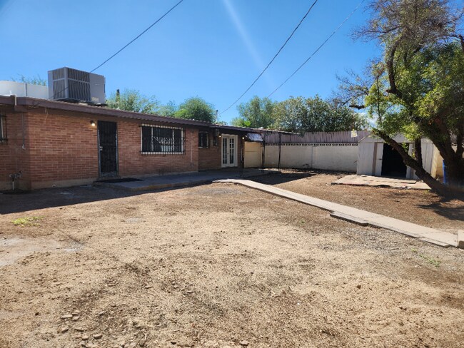 Building Photo - 2502 S Calle Yucatan