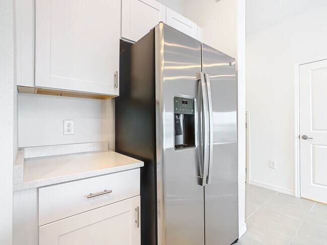 Building Photo - AVAILABLE NOW! 3/2.5 Townhome For Rent in Bellalago!