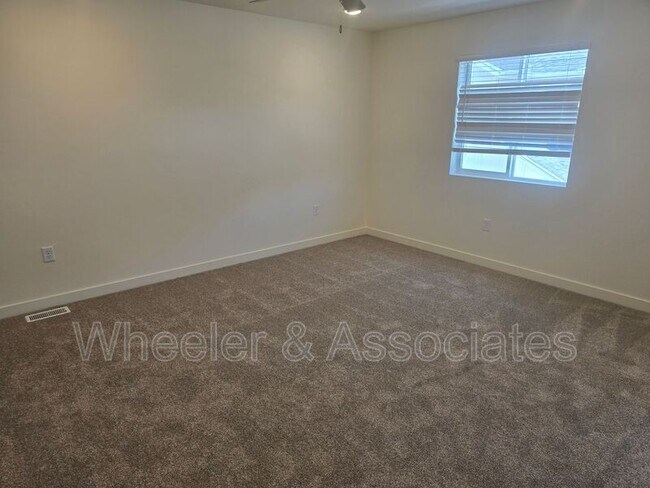 Building Photo - 448 W 1080 S