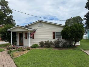 Building Photo - Fabulous 3 bedroom 2 bath in waterfront community!