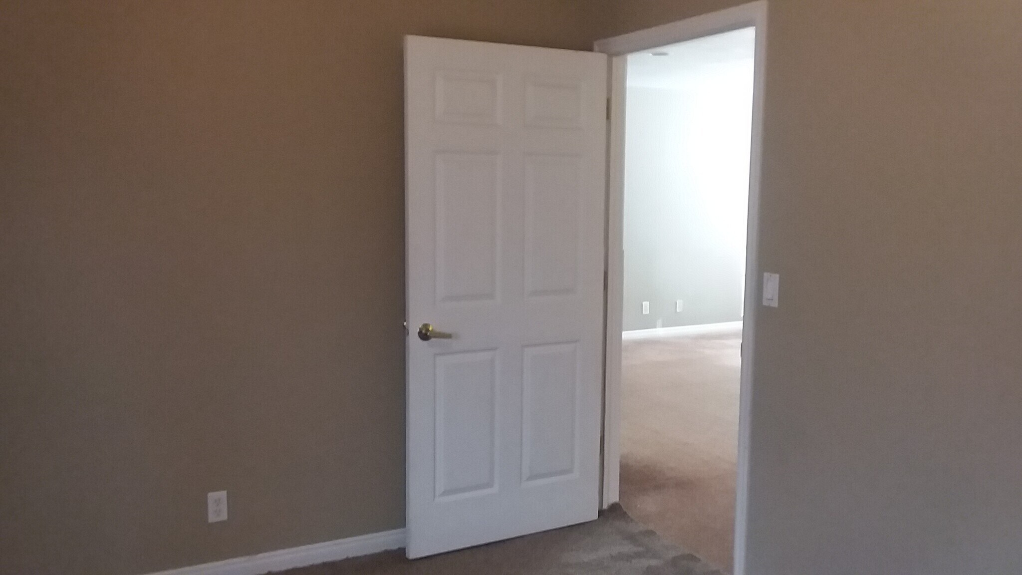 bed 2 - 375 W Pine St