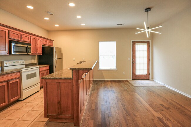 Building Photo - 3509 SW Deerfield Blvd
