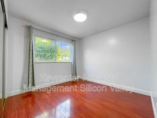 Building Photo - 1718 Vista Glen Dr