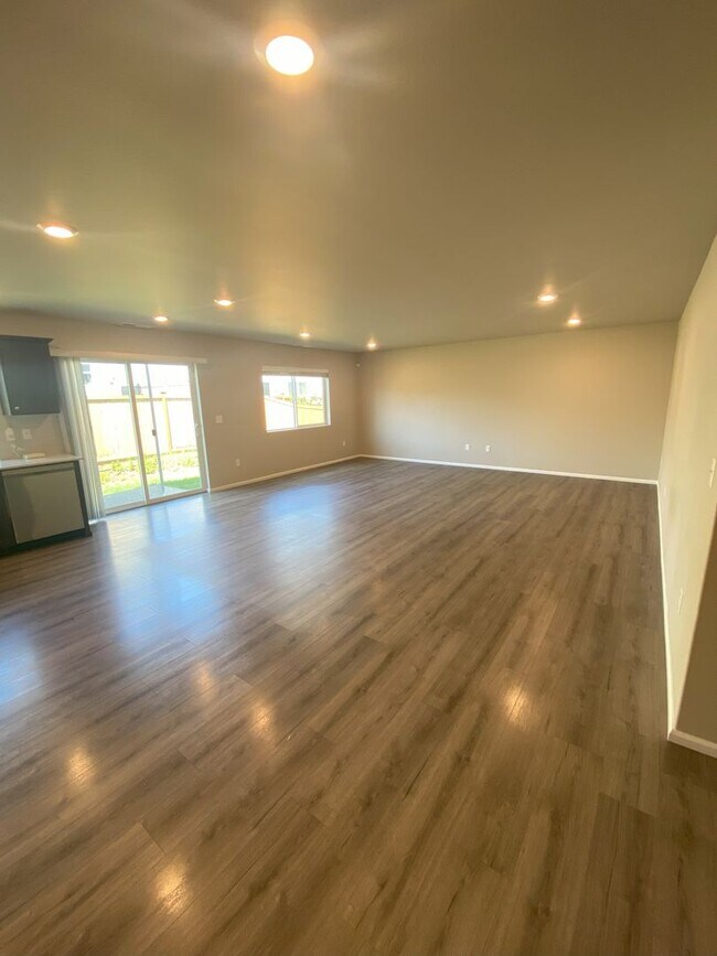 Building Photo - Spacious, modern 5-bed, 2.75-bath in sought-after Daisy Crossing Community in Sultan