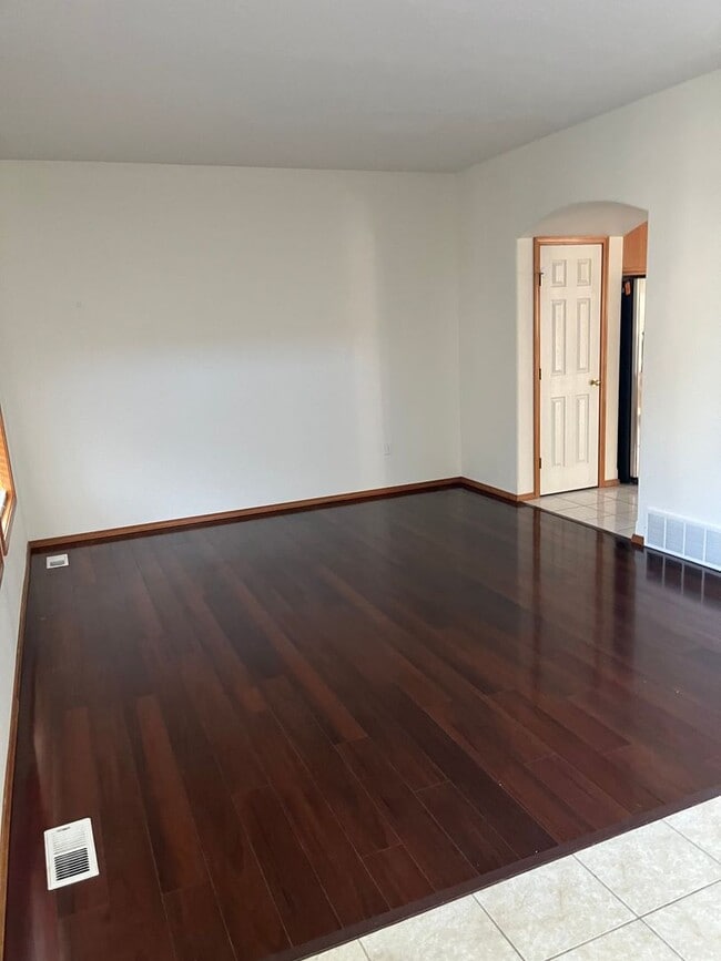 Building Photo - Beautiful 9 Mile Area Home