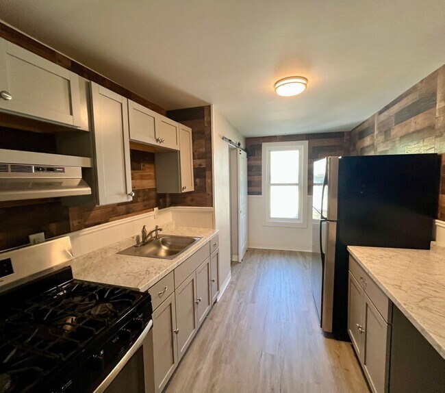 Primary Photo - 1106 Rixon St