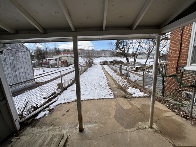 Building Photo - 544 Smith St