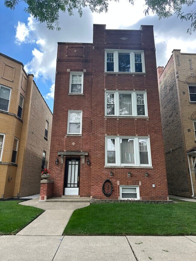 Primary Photo - 5643 N Artesian Ave