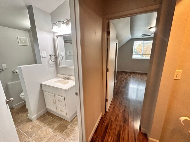 Building Photo - Charming 4 Bed, 2 Bath Home in Spokane Valley!