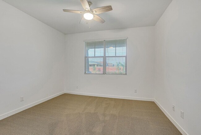 Building Photo - 12881 N 145th Dr