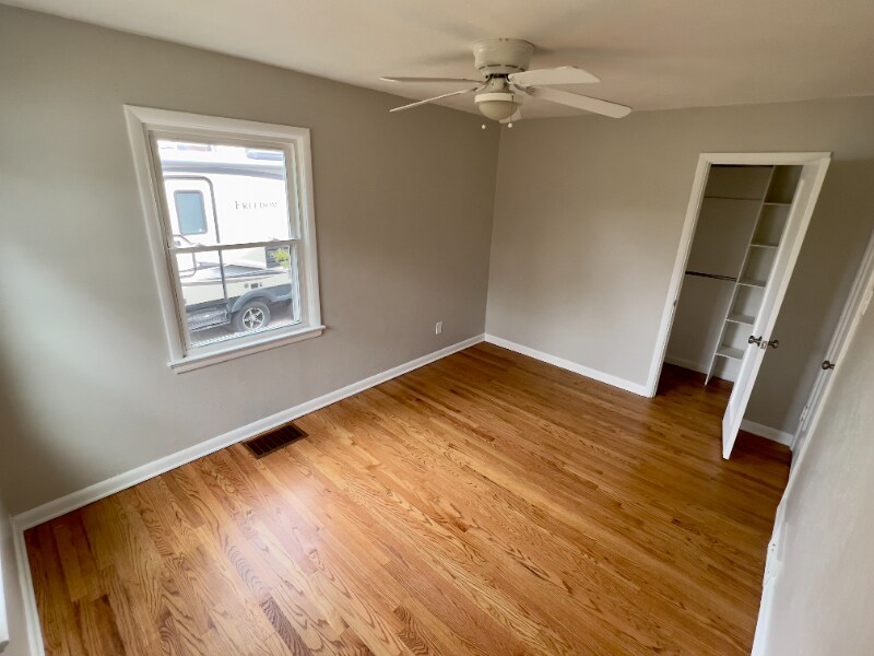 Building Photo - 1124 N Meade Ave