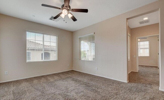 Building Photo - GORGEOUS 3 BEDROOM / 2 FULL BATH CONDO UNI...