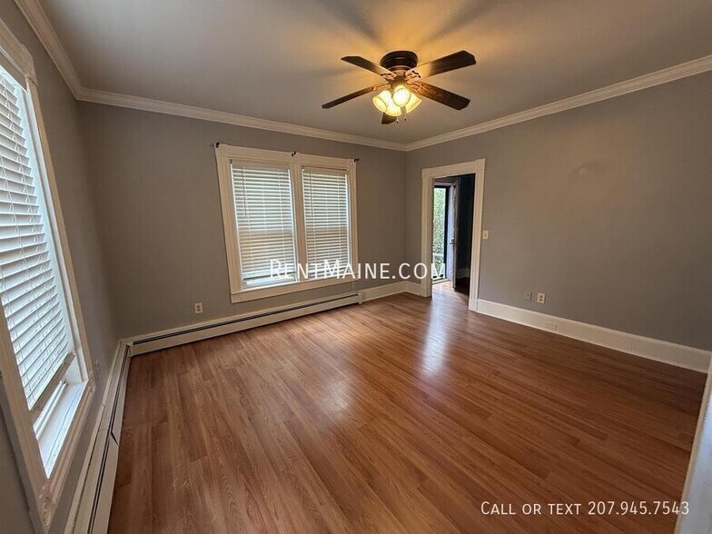 Building Photo - 23 Dillingham St