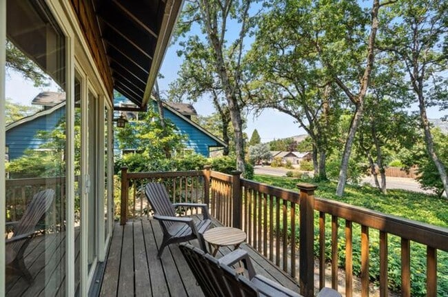Building Photo - Lovely 3-bedroom home, Inground pool and l...