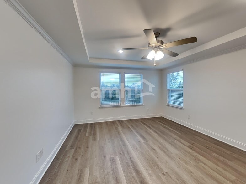 Building Photo - 301 Golucke Way