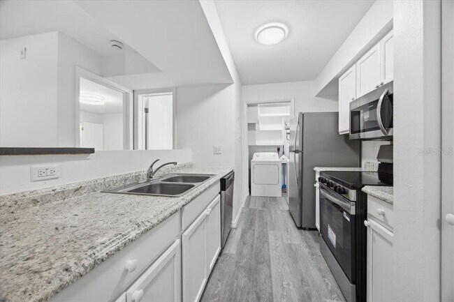 Building Photo - 3028 Parkway Blvd