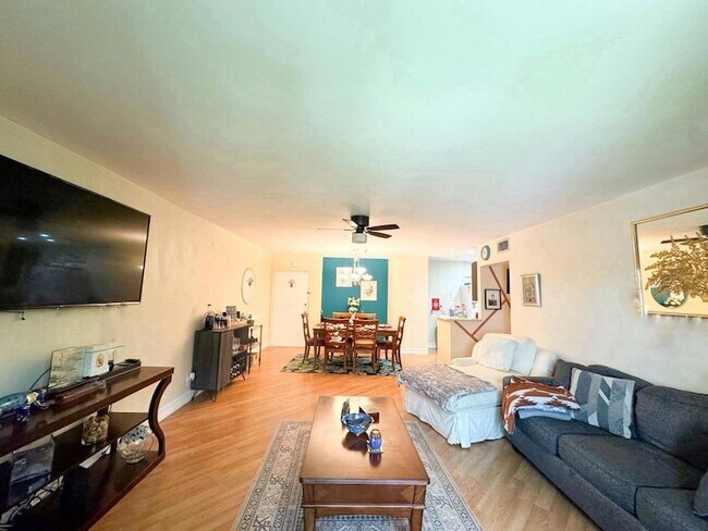 Primary Photo - 124 NE 19th Ct