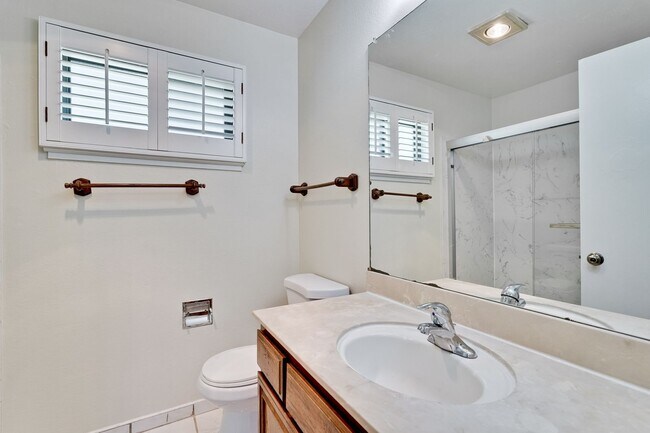 Building Photo - 1st floor corner unit - In Door Laundry- Easy Access to 880 and 237