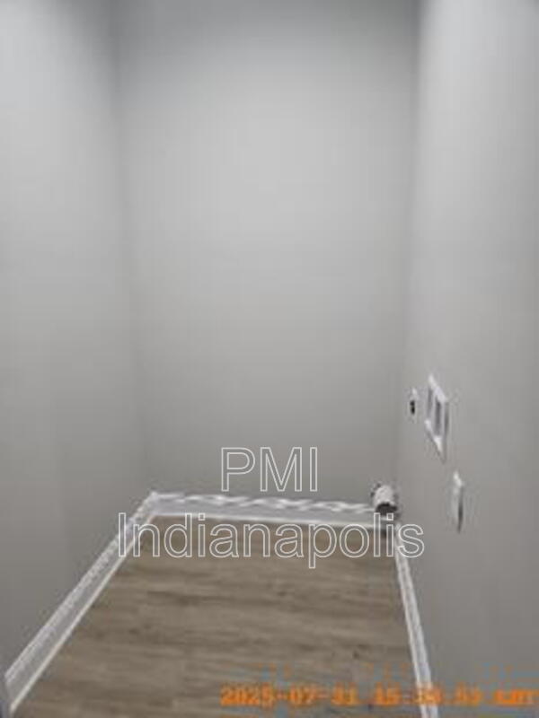 Building Photo - 640 N Parker Ave