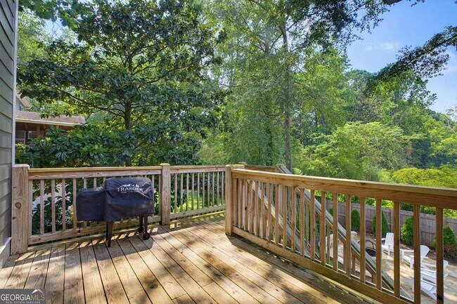 Building Photo - 1452 Woodland Hills Dr NE