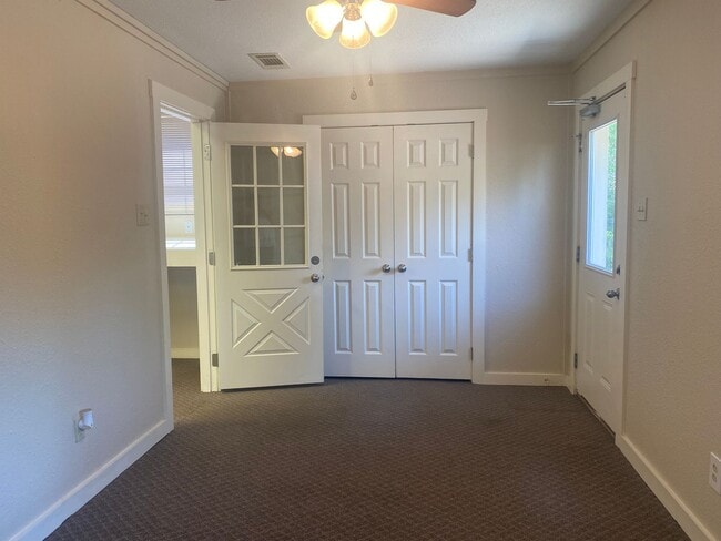 Building Photo - 2 BEDROOM