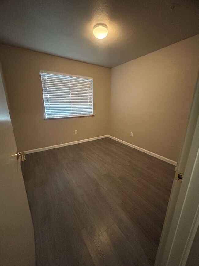 Building Photo - Spacious Condo in a Gated Community in Tracy