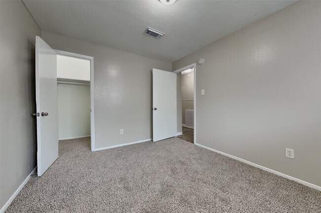 Building Photo - 7731 Bunker Wood Ln