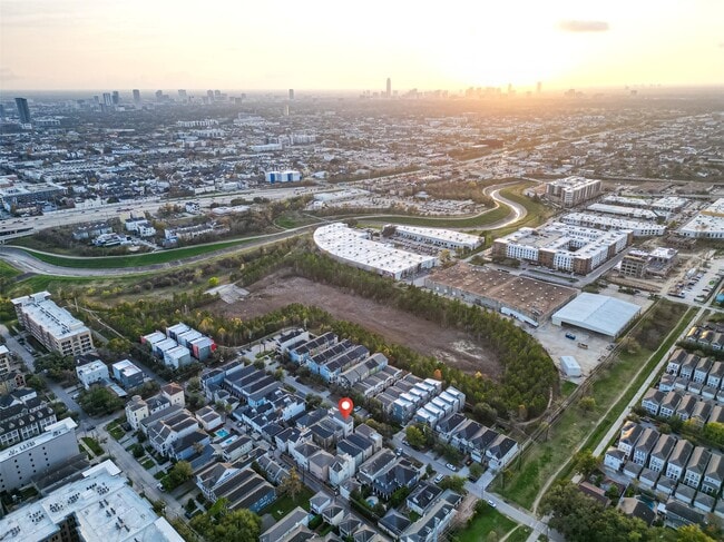 Building Photo - 620 Rutland St