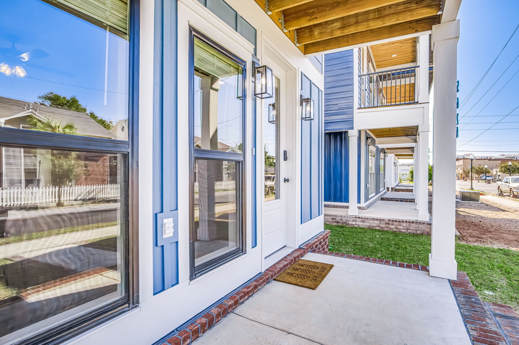 Building Photo - 536 N De Villiers St