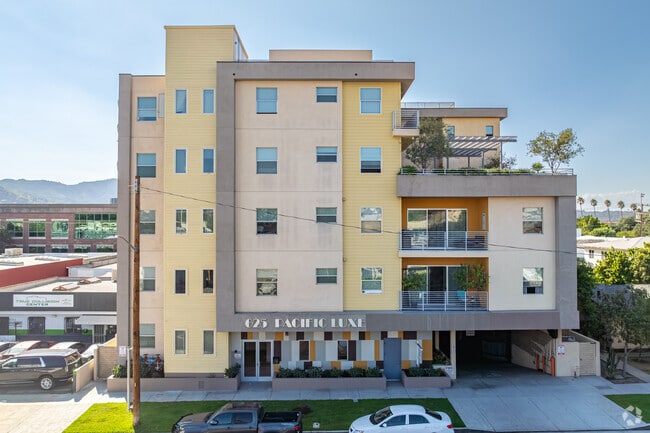 Alternate - Pacific Luxe