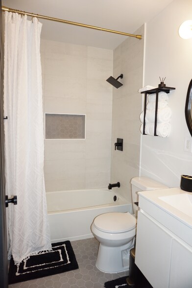 Building Photo - 326 Wilkinson Dr SE