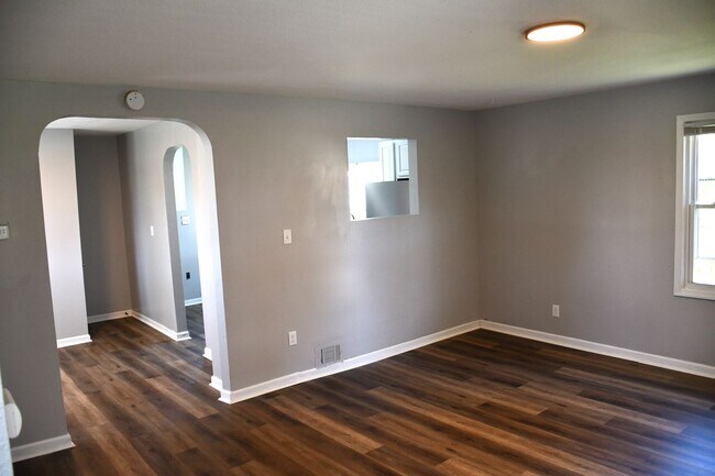 Building Photo - NEW LISTING!! 3 Bedroom House