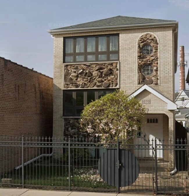 Primary Photo - 3270 N Elston Ave