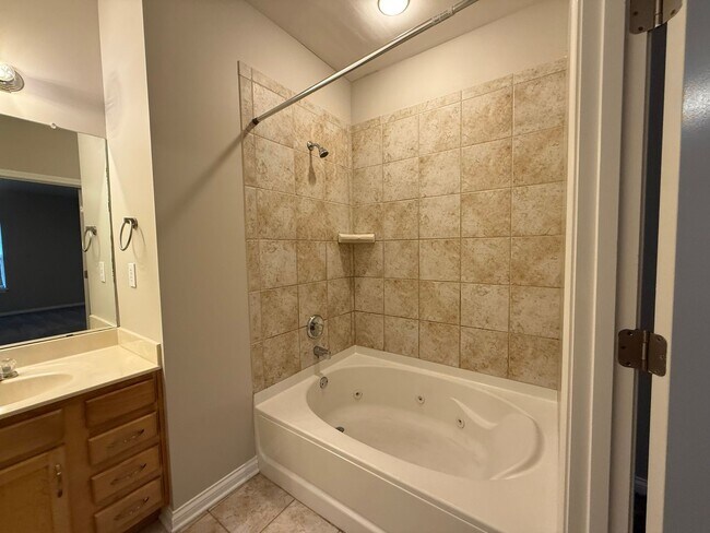 Building Photo - Beautiful 2 Bedroom Condo in Dorsey Village