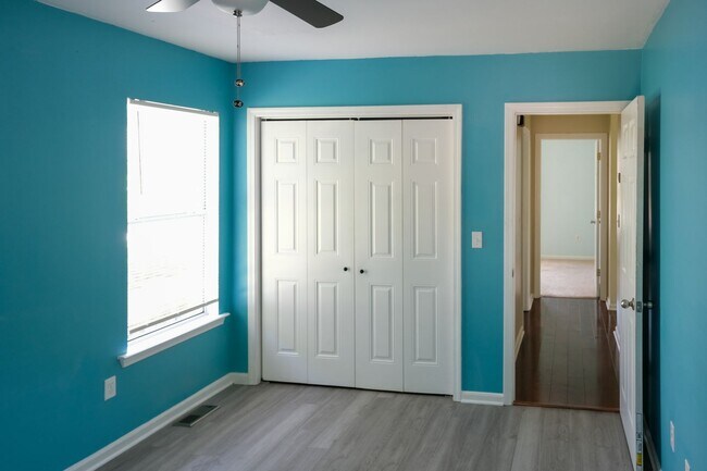 Building Photo - 3 Bedroom, 2 Bath house with fenced yard!