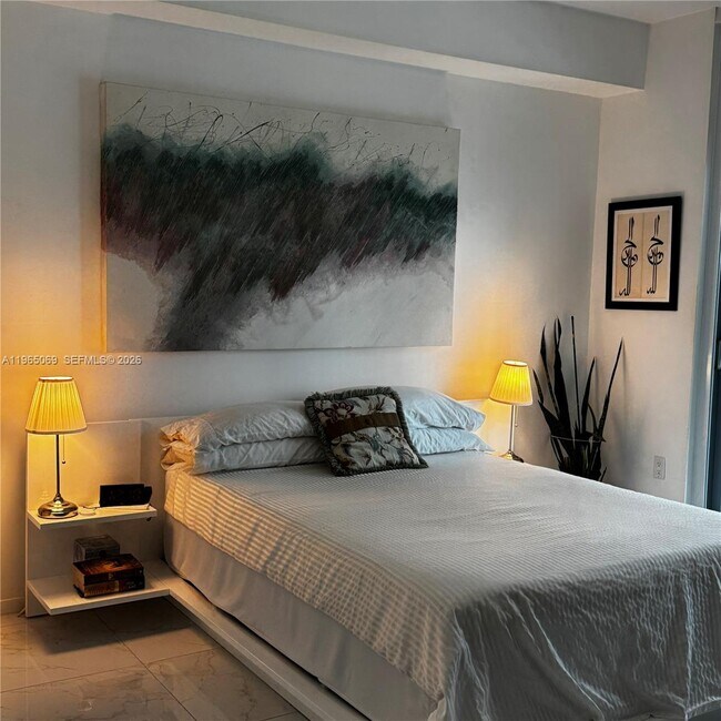 Building Photo - 1111 SW 1st Ave